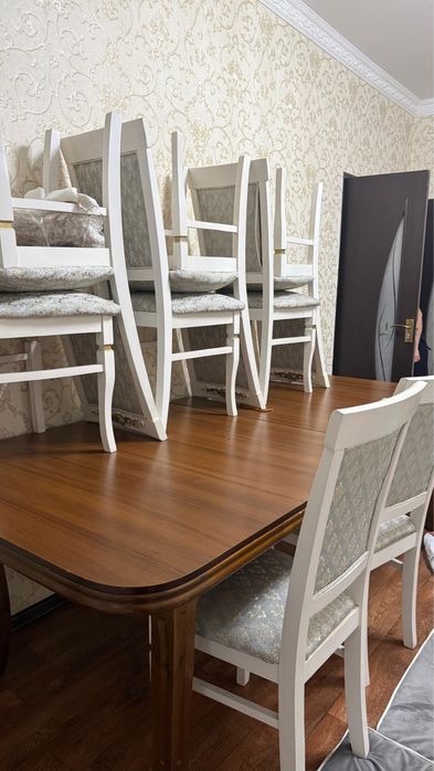 Продается стол со стульями