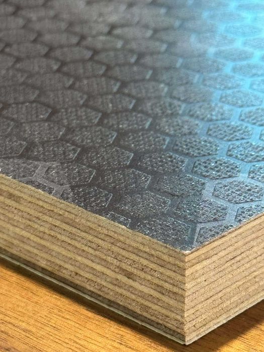 Противоплъзгащ шперплат Hexa за бусове и ремаркета 2500x1250