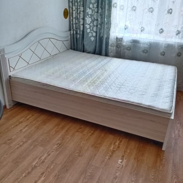 Продаю спальный гарнитур