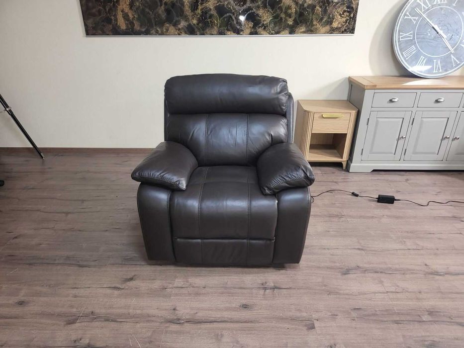 Кафяв кожен фотьойл Moreno с електрически релаксиращ механизъм