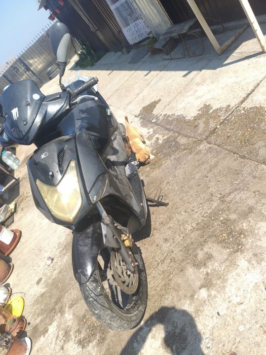 Vând kimco agility de 50 mai multe detalii la tel