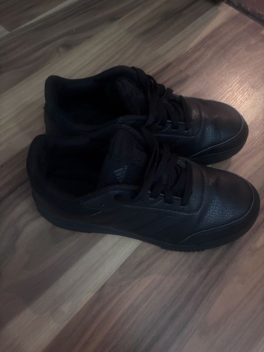 Adiasi ADIDAS in stare foarte buna