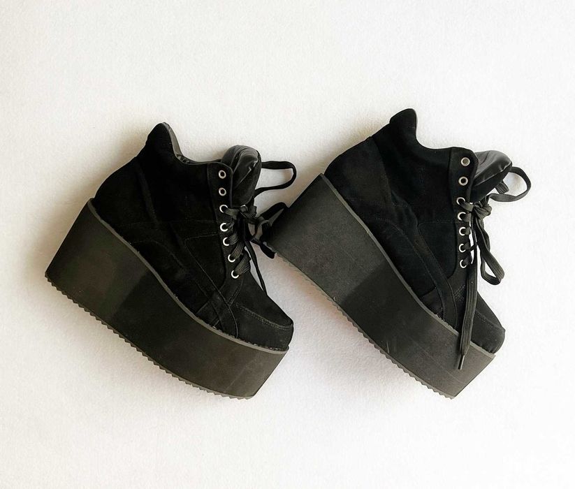 Новые ботинки на платформе 38 р ботильоны кроссовки