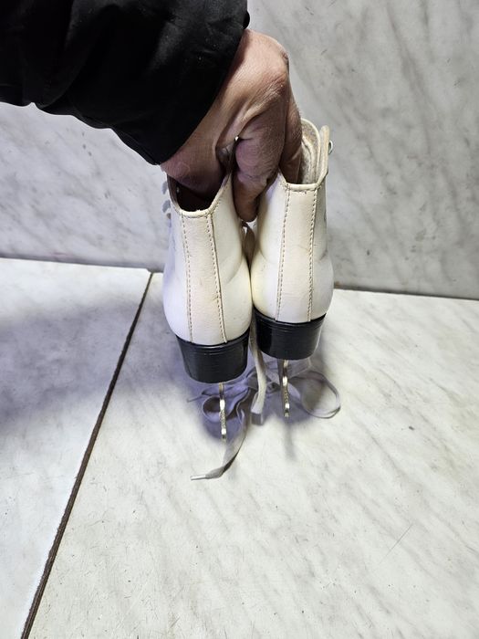 Patine gheata 114 patinaj artistic   marime  28 ( 18  cm)