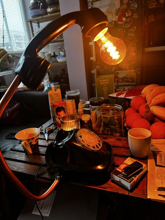 Стар телефон - нощна лампа