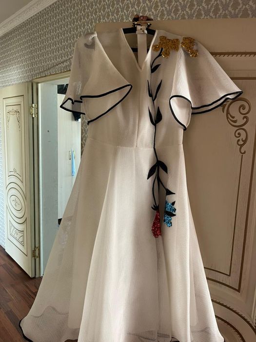 Белый,с цветами,платье