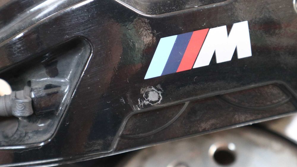 Черни апарати и дискове БМВ Г30 Г11 Г14 Г15 Г05 М-спорт спирачки БМВ