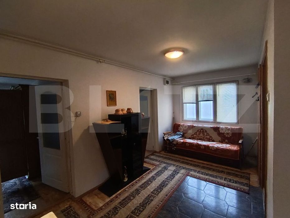 Casa de vanzare/spatiu comercial, cu 4 camere si un teren de 300 mp, c