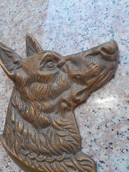 Placheta veche din bronz masiv,  câine lup, transport gratuit