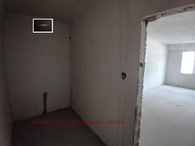 Продава се Двустаен апартамент в Перник, Изток - 62 кв.м за 806 €/кв.м - Снимка #9