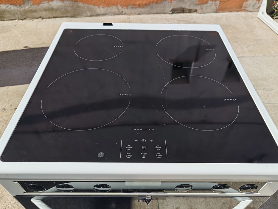 Като нова свободно стояща печка с индукционни котлони Voss  Electrolux 60 см широка 2 години гаранция!