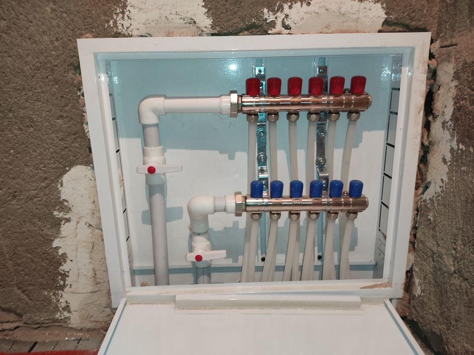 Установка двухконтурных котлов , радиаторов, теплый пол, коллекторов.