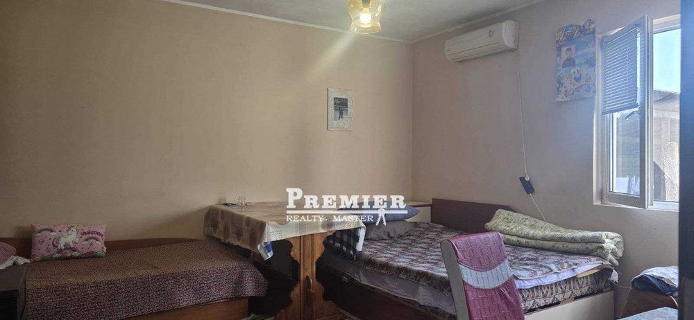 Продава се жилищна къща с парцел в Камено