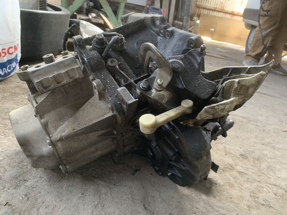 Скоростна кутия за Пежо 1.6hdi свалена е от пежо 207 2006г в перфектно