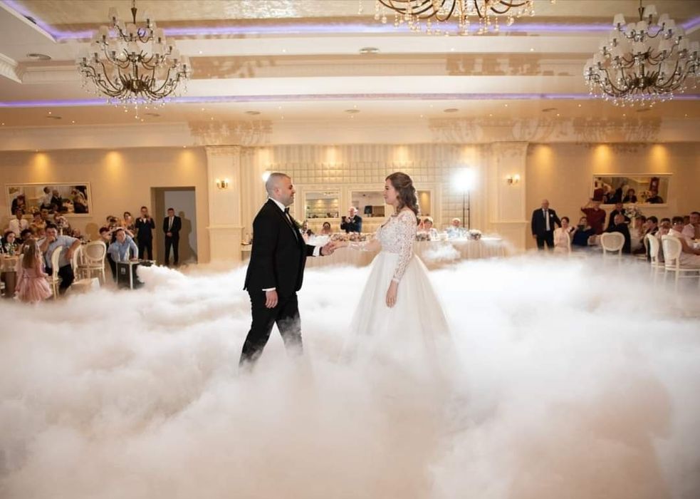 Gheață carbonică /baloane cu fum /artificii pentru diferite evenimente