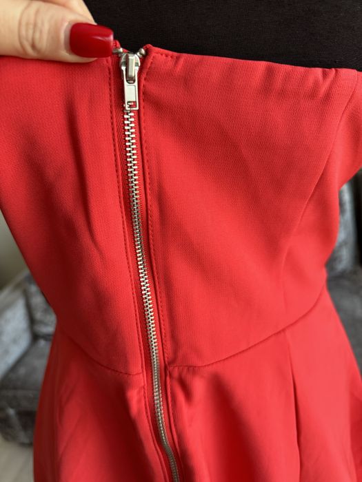 Елегантна, официална вечерна парти рокля -червена и бляскава