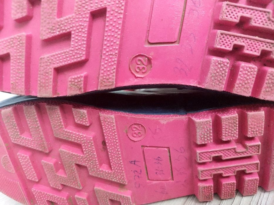 Детская обувь(ботинки, резиновые сапоги, кеды))