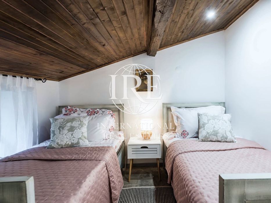 Едноетажна къща, тип хасиенда с басейн! Живописна локация! Тишина, сп