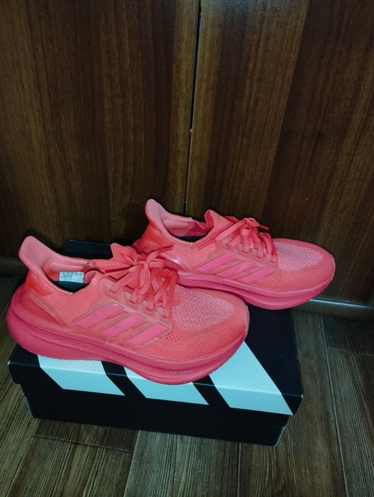 Кроссовки adidas р 35-36