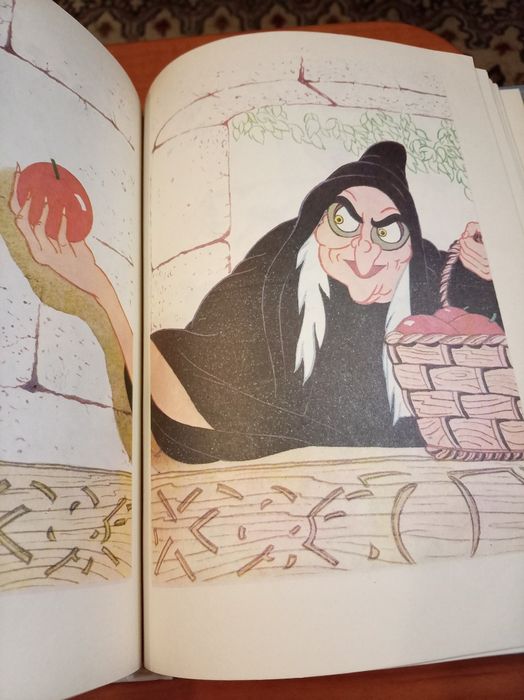 Книга "Жизнь Уолта Диснея" Сказки.