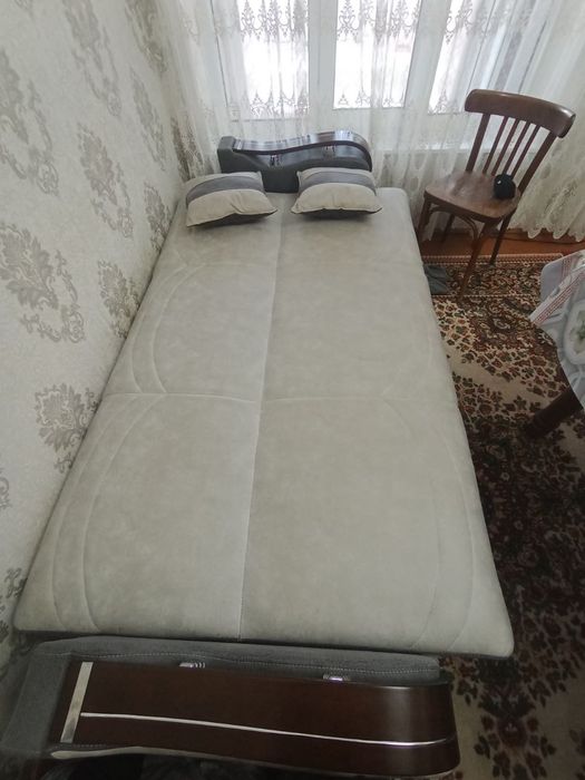 Yumshoq divan sandiq kravat boladi sotiladi