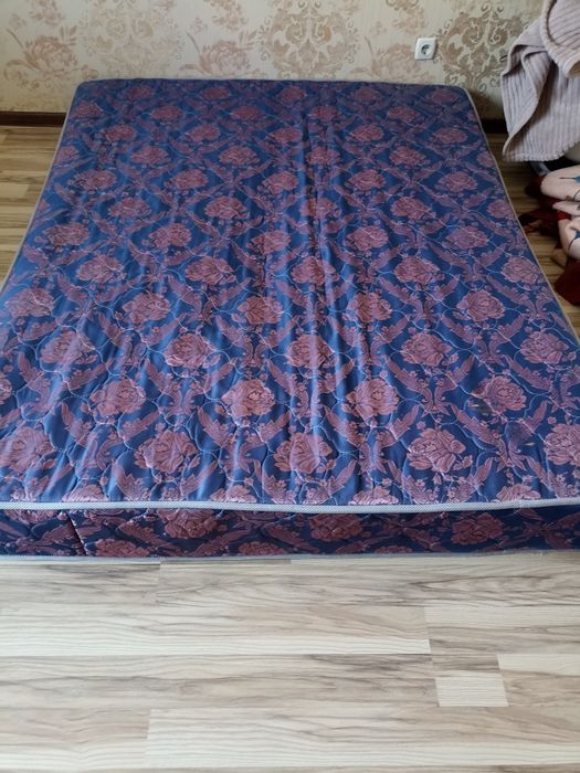 Матрас 1.6*2 м бу