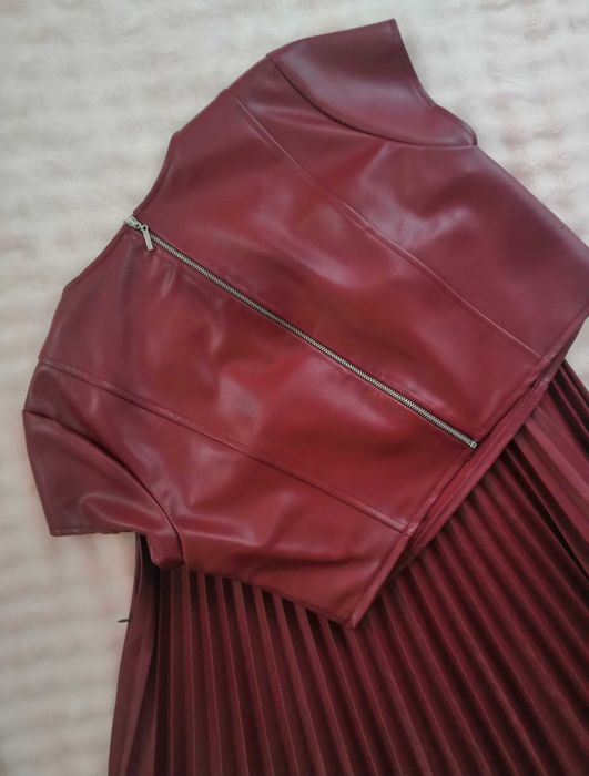 Червен кожен комплект костюм пола и блуза "Te amo" / "Те амо" размер L