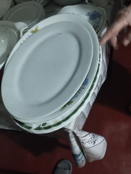 Продам срочно посуду