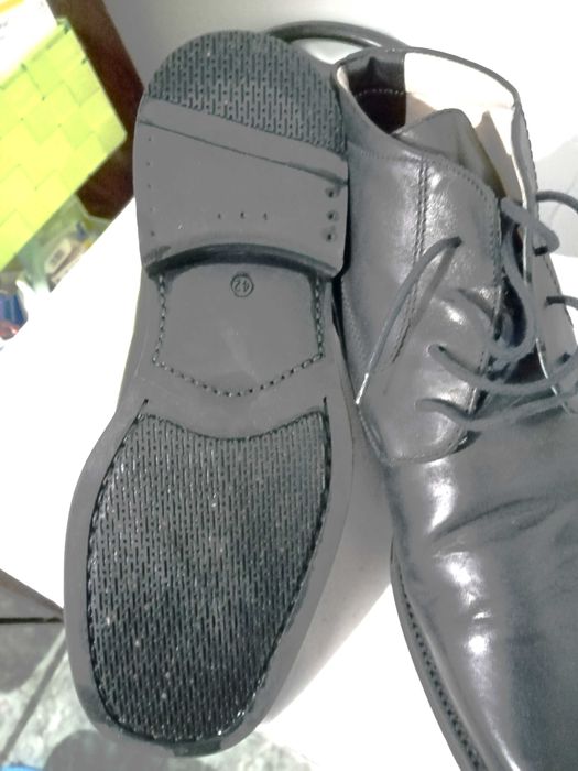 Ghete de piele nr.42.