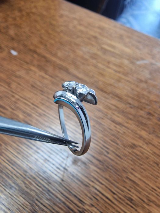 Дамски Златен Пръстен с ДИАМАНТИ