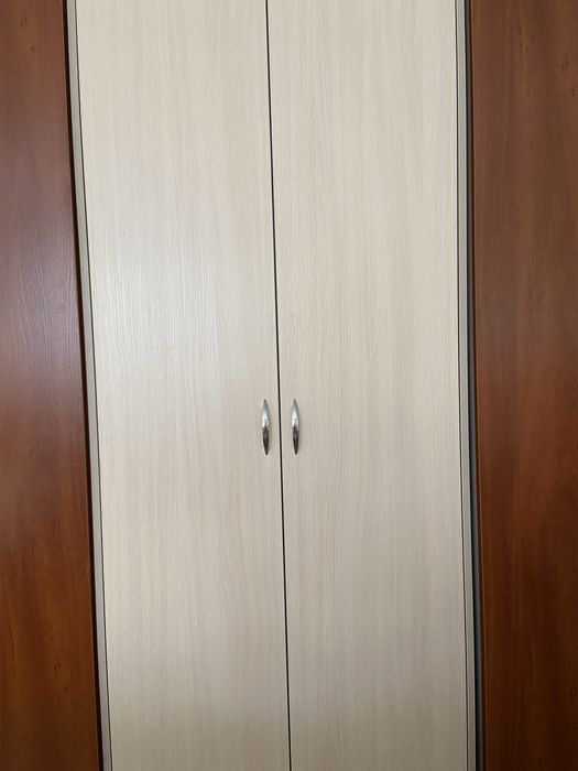 Продам шкаф платяной