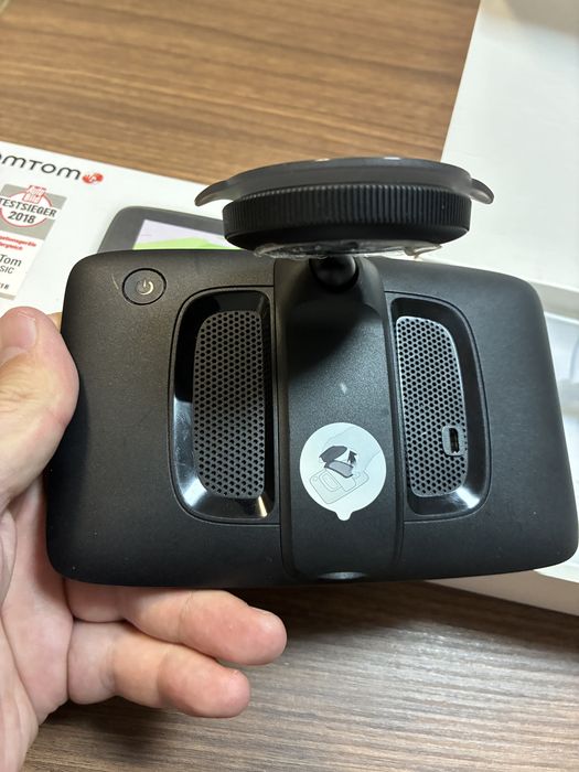 Навигация TomTom Go Basic 6 - Доживотни карти и трафик