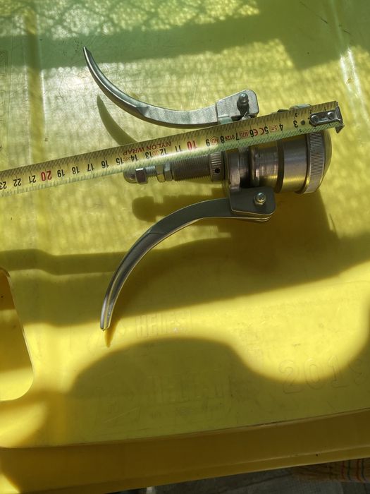 Aparat de sigilat dopuri si capace cu filet  de la 31,5 la 35 mm