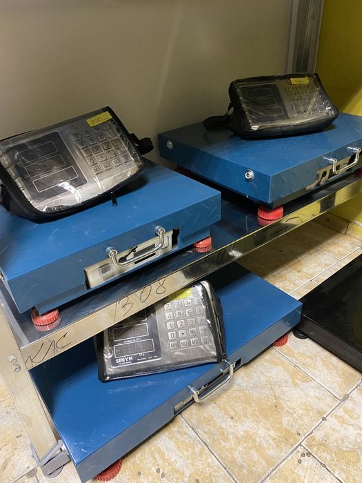 Весы  торговые настольные.