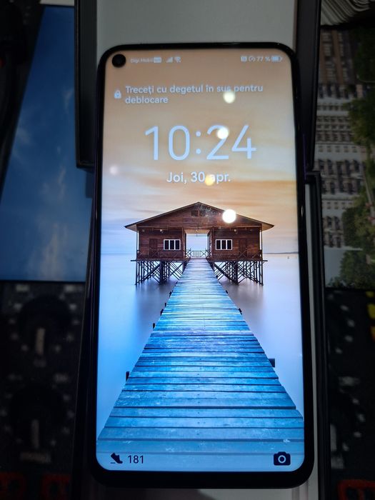 Telefon aproape nou cu incarcator