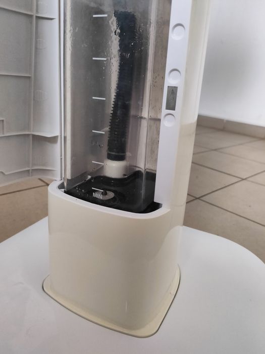 Ventilator rotativ cu apă și telecomandă