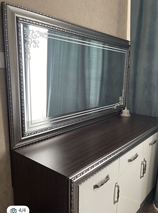 Комод с зеркалом