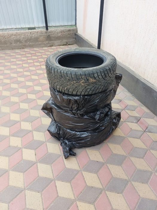 Продам зимнюю резину 205/55/16
