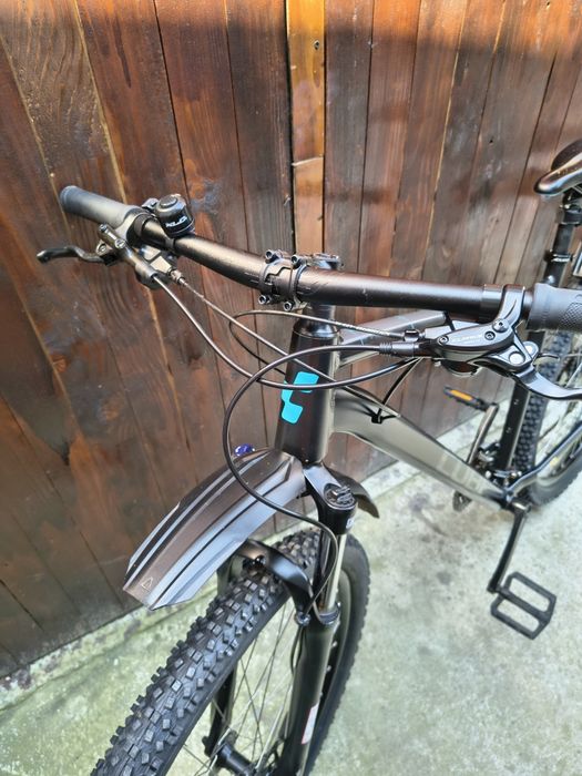 Vând bicicleta cube În stare bună are roți 29 și frâne pe ulei