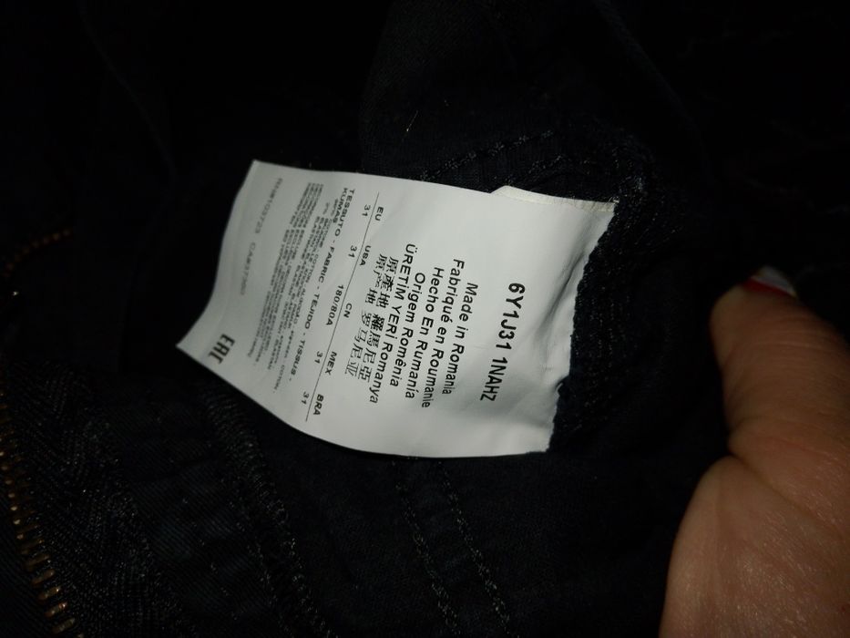 Тъмно сини дънки армани