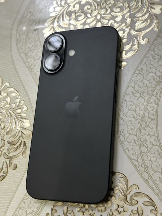 iphone 16 почти новая