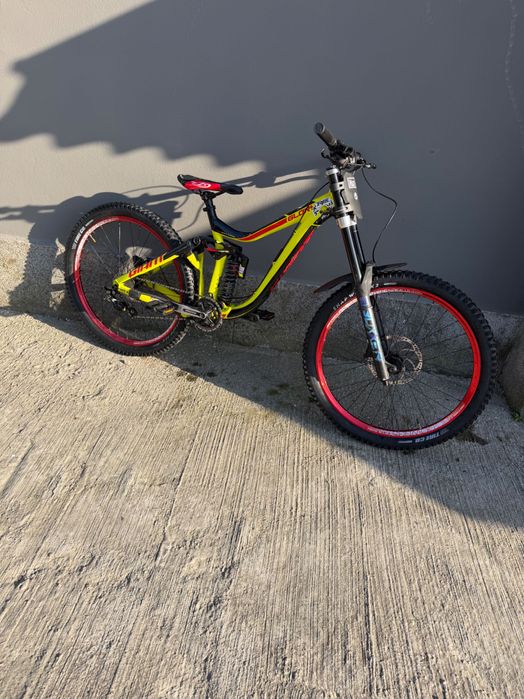 Giant Glory Downhill