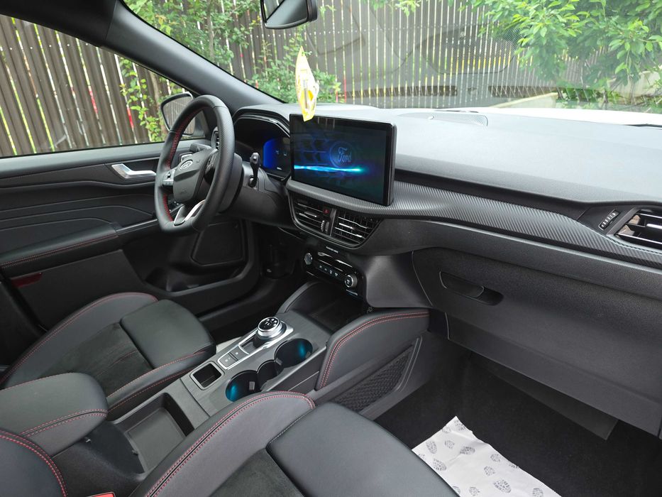 Ford Kuga IMPECABIL, in garantie inca 4 ani si 2 luni, nivel echipare ST line X +dotari optionale, duratec phev 243 cp at 18.300 km.