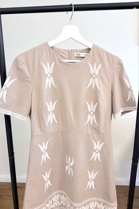 ZARA рокля с лен и бродериш