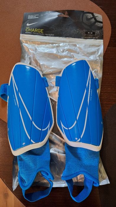 Чисто нови футболни кори/протектори Nike