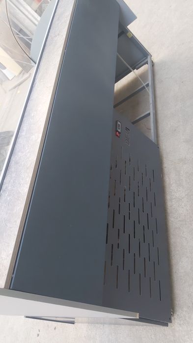 Новые витринные холодильники для магазина.