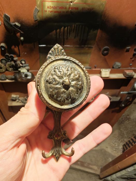 Месингови гравирани закачалки