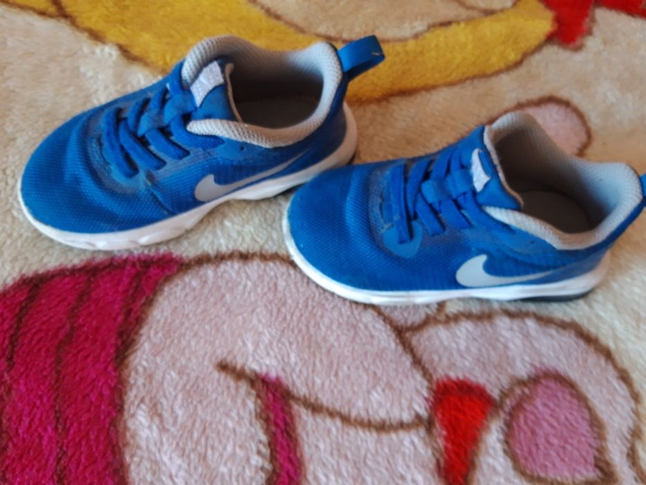 Продавам детски обувки Nike