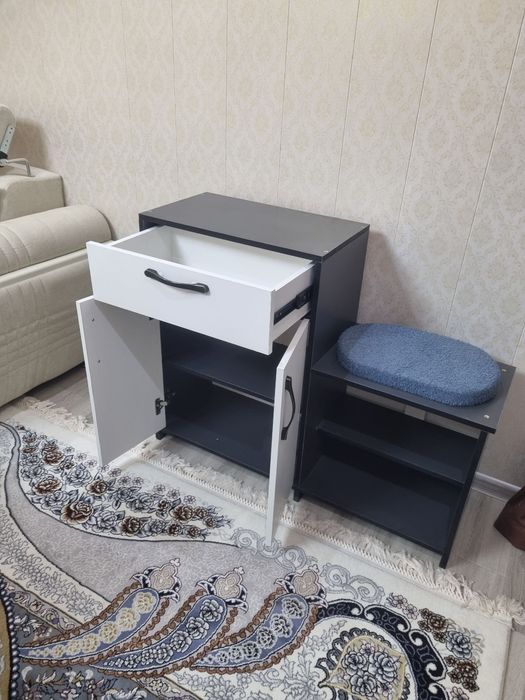 Продаётся Обувница новая.