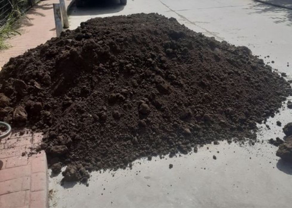 Nisip / Pietris / Balastru / Pamant vegetal /Beton semi umed